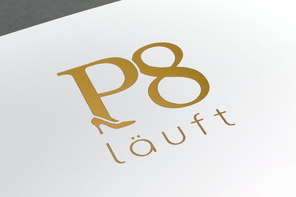 P8 Goldfolie Detail P8 Goldfolie Kundenkarte Ansicht Vorderseite Detail