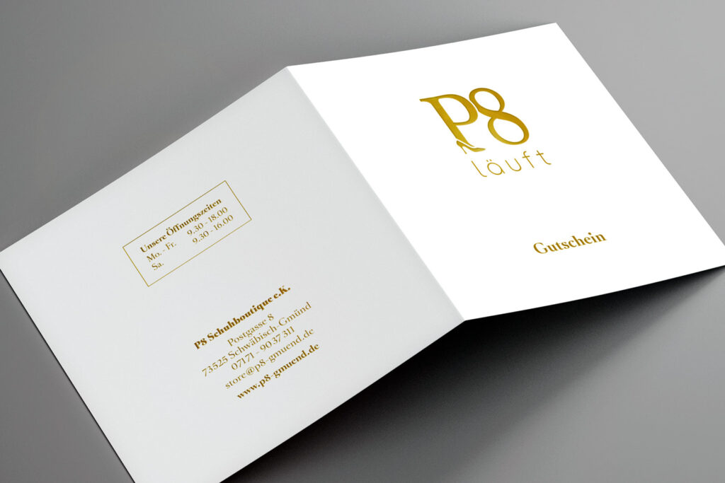 P8 Gutschein VS-RS P8 Gutschein Goldfolie Ansicht Vorder + Rückseite